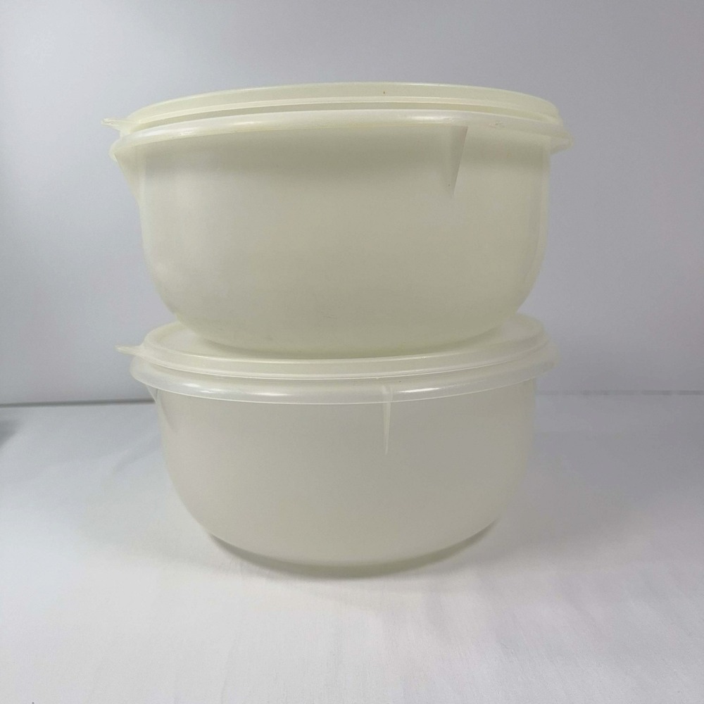 Vintage Tupperware Bowl Set Lot of 2 Bowls Lids 272-4 272-13 230-16 230-26